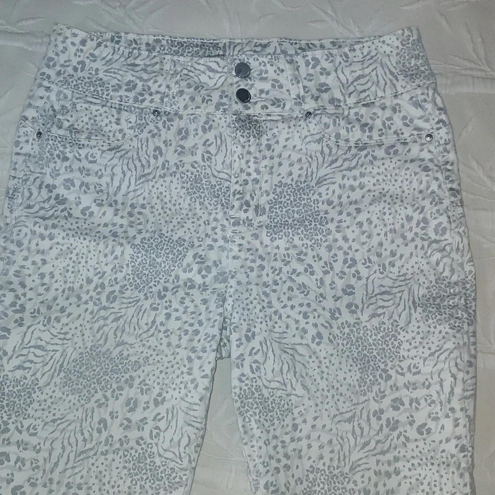 Seven7 Jeans - Picture 5 of 9
